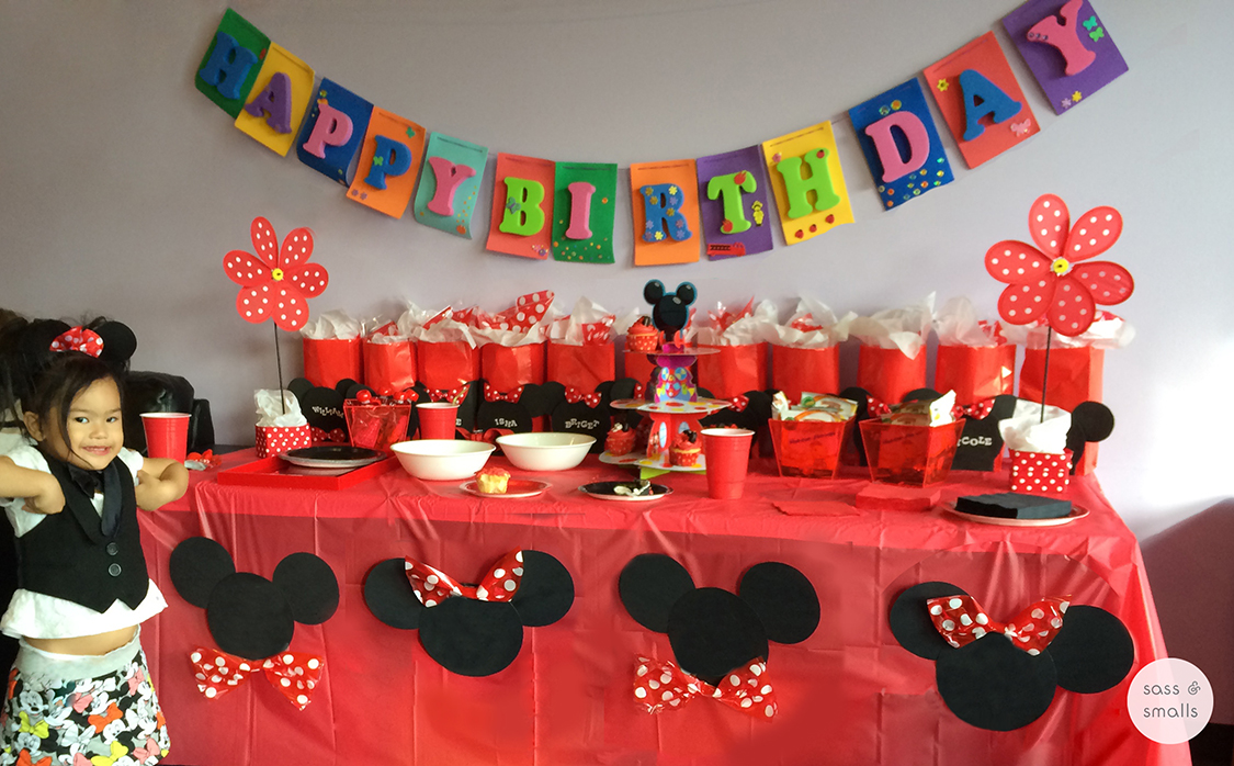 Throwing a Minnie Mouse Birthday Party - Bows and Bow Ties www.sassandsmalls.com